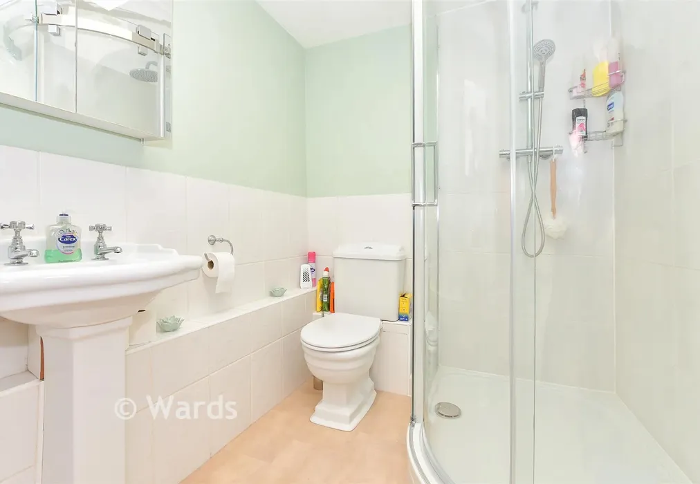 Bathroom - Warehorne Road, Hamstreet, Ashford, Kent - Wards of Kent