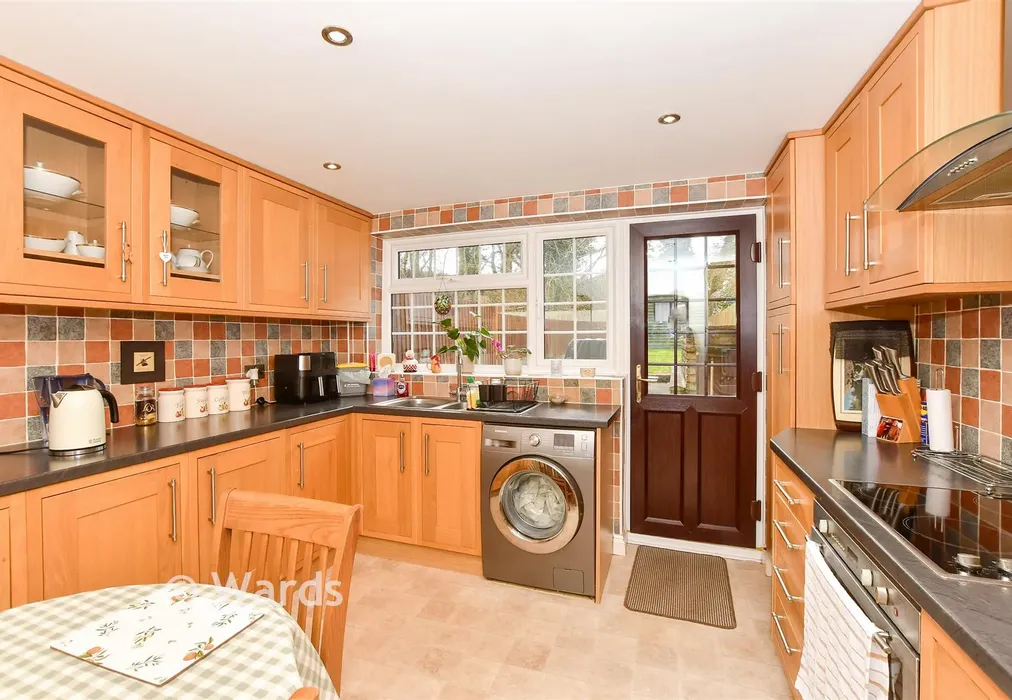 Kitchen - Warehorne Road, Hamstreet, Ashford, Kent - Wards of Kent