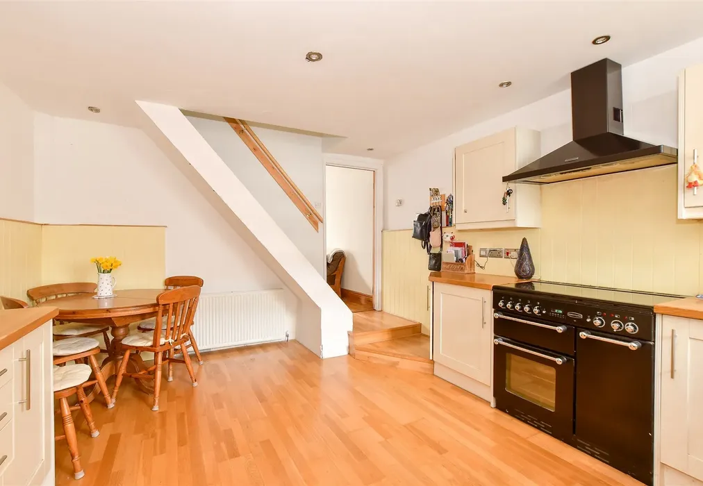 Kitchen - Fitzroy Street, Sandown, Isle of Wight - Wards of Kent