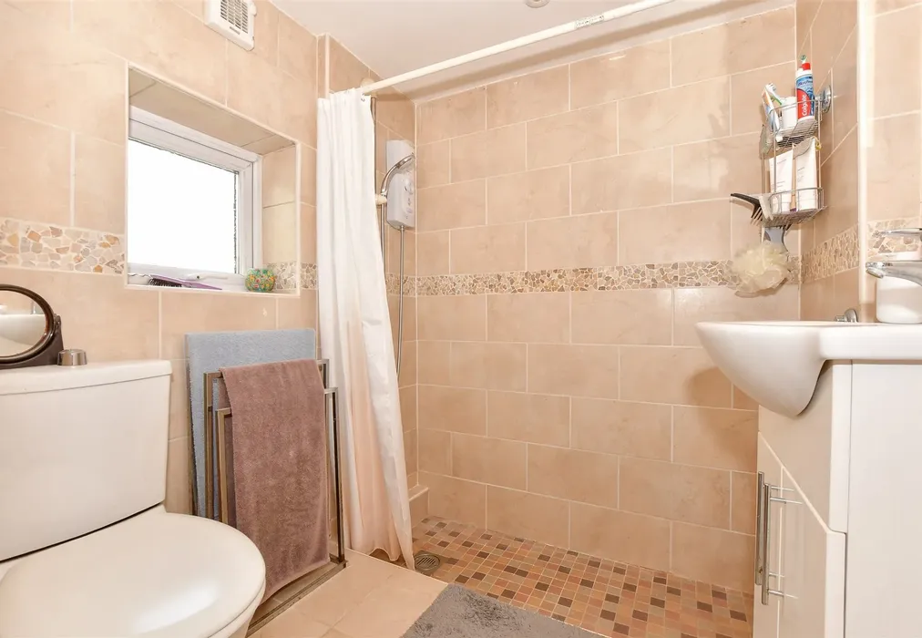Shower Room - Fitzroy Street, Sandown, Isle of Wight - Wards of Kent
