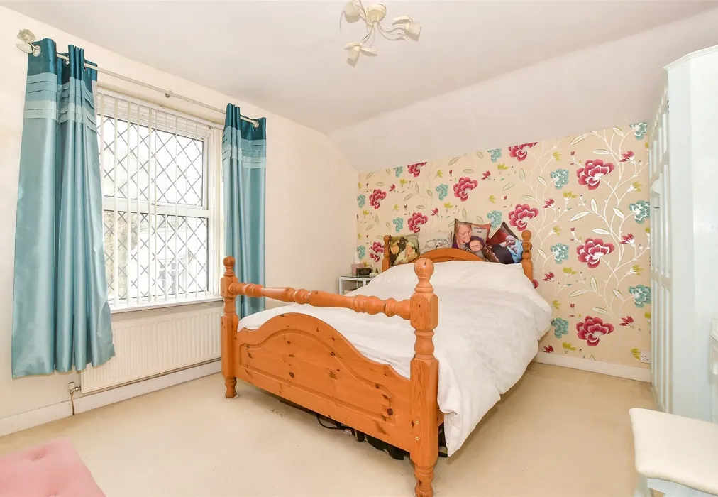 Bedroom 1 - Fitzroy Street, Sandown, Isle of Wight - Wards of Kent