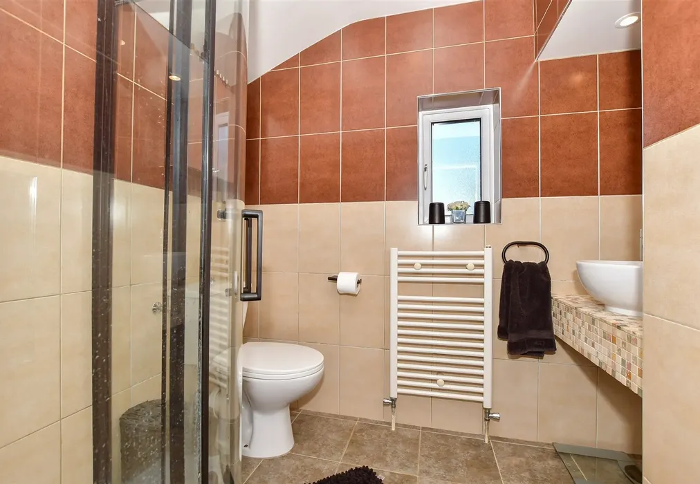 En-Suite Shower Room - Monkton Road, Minster, Ramsgate, Kent - Wards of Kent