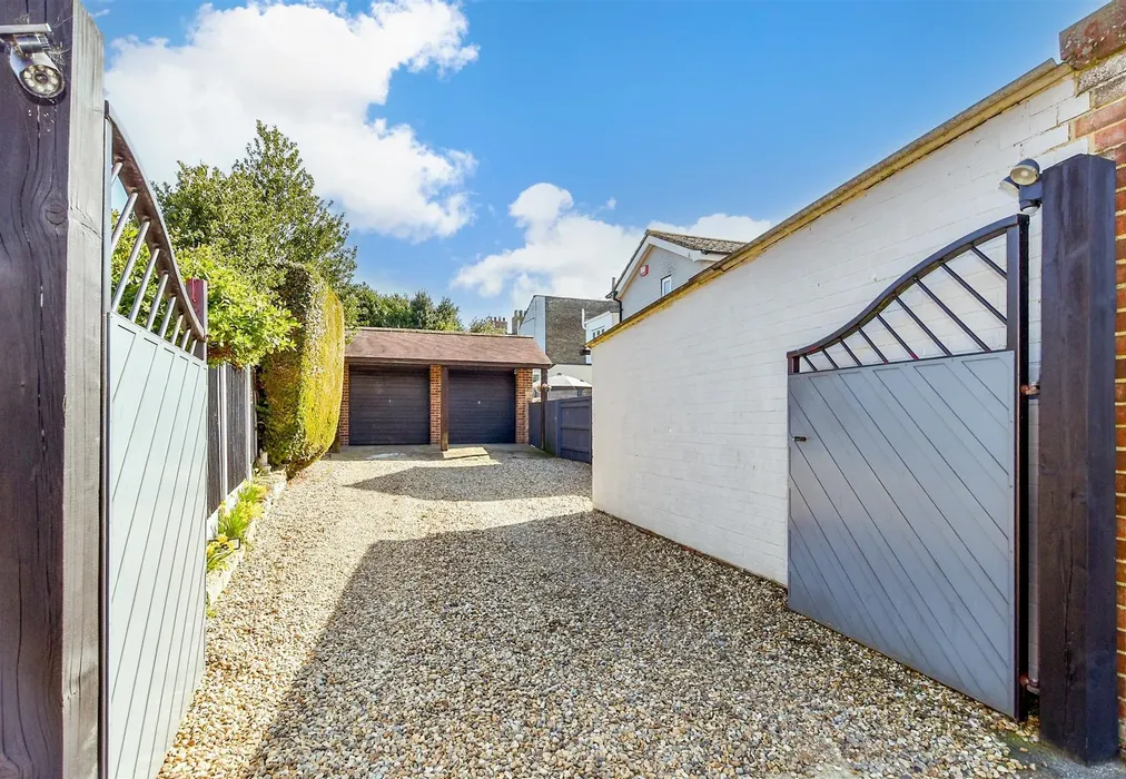 Driveway/Parking - Monkton Road, Minster, Ramsgate, Kent - Wards of Kent