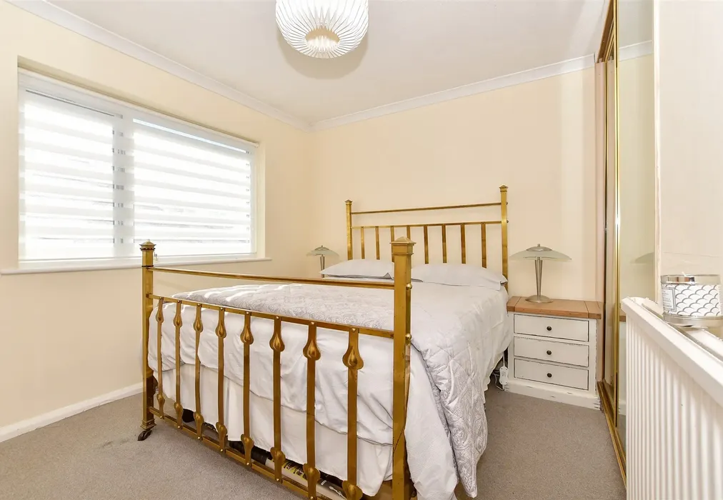 Bedroom 1 - Hopes Grove, High Halden, Kent - Wards of Kent
