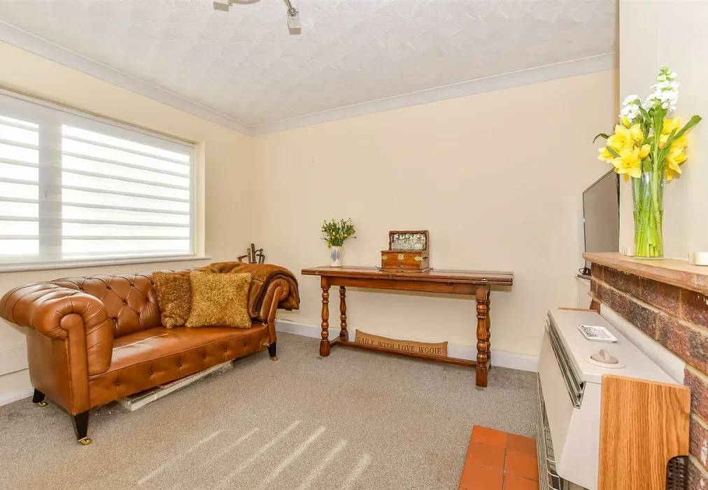 Lounge - Hopes Grove, High Halden, Kent - Wards of Kent