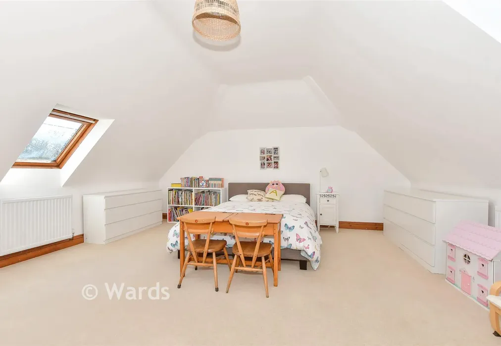Bedroom 2 - Bobbin Lodge Hill, Chartham, Canterbury, Kent - Wards of Kent