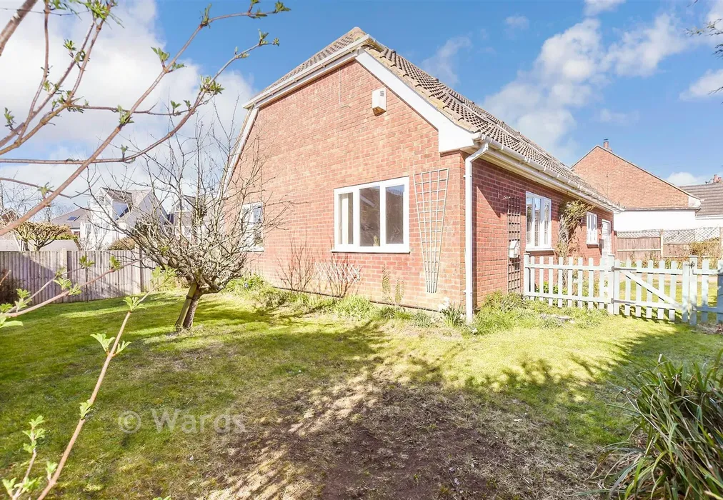 Side Garden - Bobbin Lodge Hill, Chartham, Canterbury, Kent - Wards of Kent