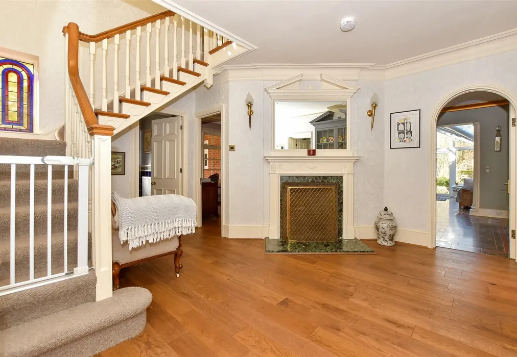 Entrance Hall - Bossingham Road, Stelling Minnis, Canterbury, Kent - Wards of Kent