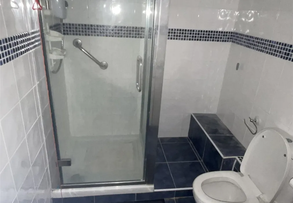 Showeroom - Cobbs Place, Margate, Kent - Wards of Kent