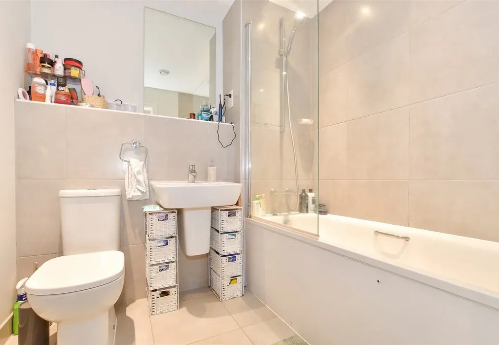 Bathroom - West Green Drive, West Green, Crawley, West Sussex - Wards of Kent