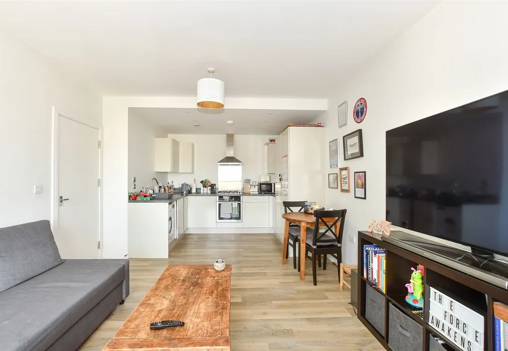 Lounge/Diner - West Green Drive, West Green, Crawley, West Sussex - Wards of Kent