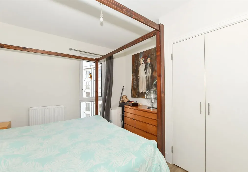 Bedroom - West Green Drive, West Green, Crawley, West Sussex - Wards of Kent