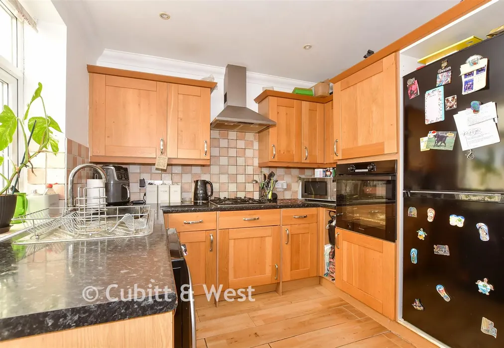 Kitchen - Worthing Road, Rustington, West Sussex - Wards of Kent