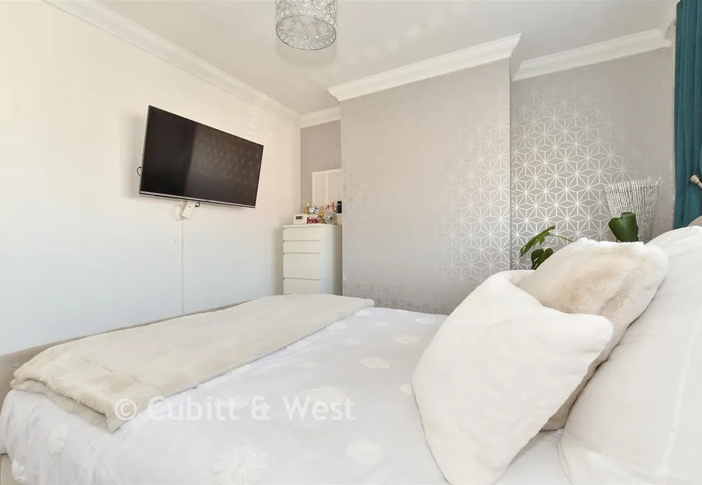 Bedroom 1 - Worthing Road, Rustington, West Sussex - Wards of Kent