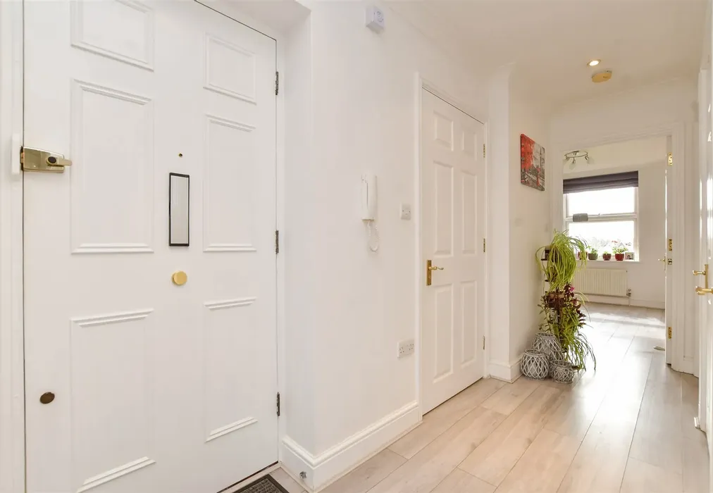 Entrance Hall - Bromley Road, Beckenham, Kent - Wards of Kent