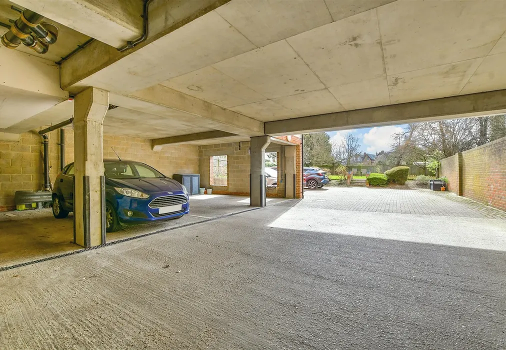 Driveway/Parking - Bromley Road, Beckenham, Kent - Wards of Kent