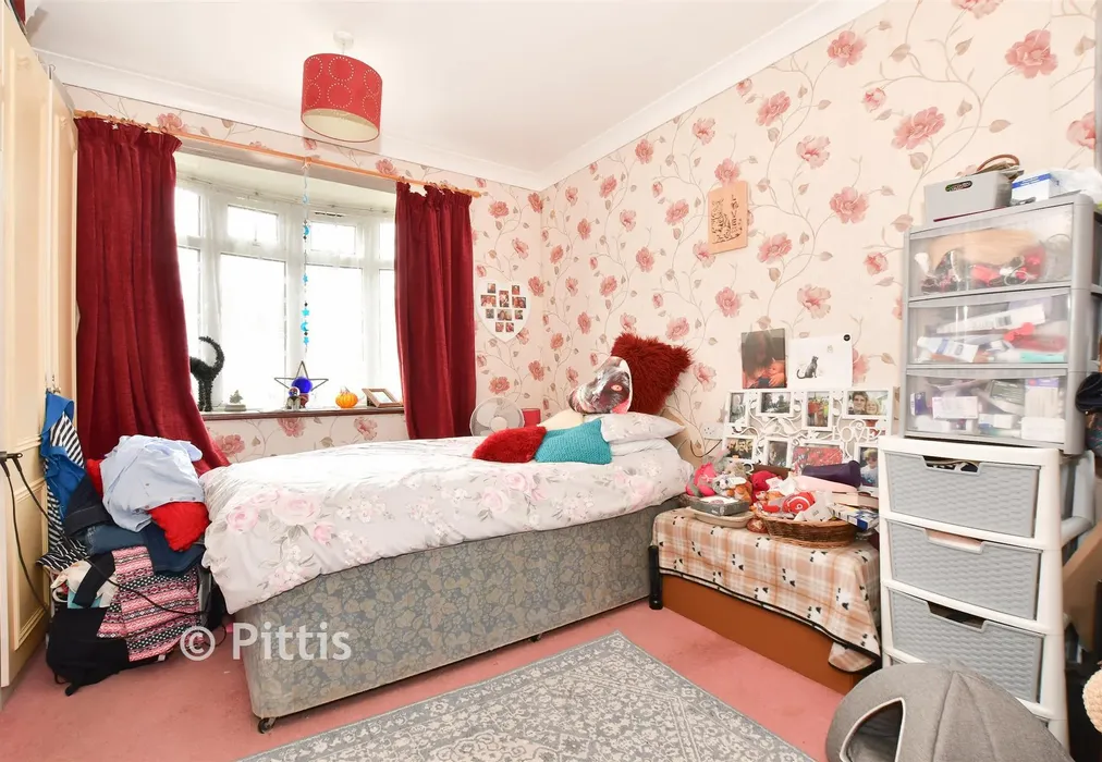 Bedroom 1 - Roseway, Lake, Isle of Wight - Wards of Kent