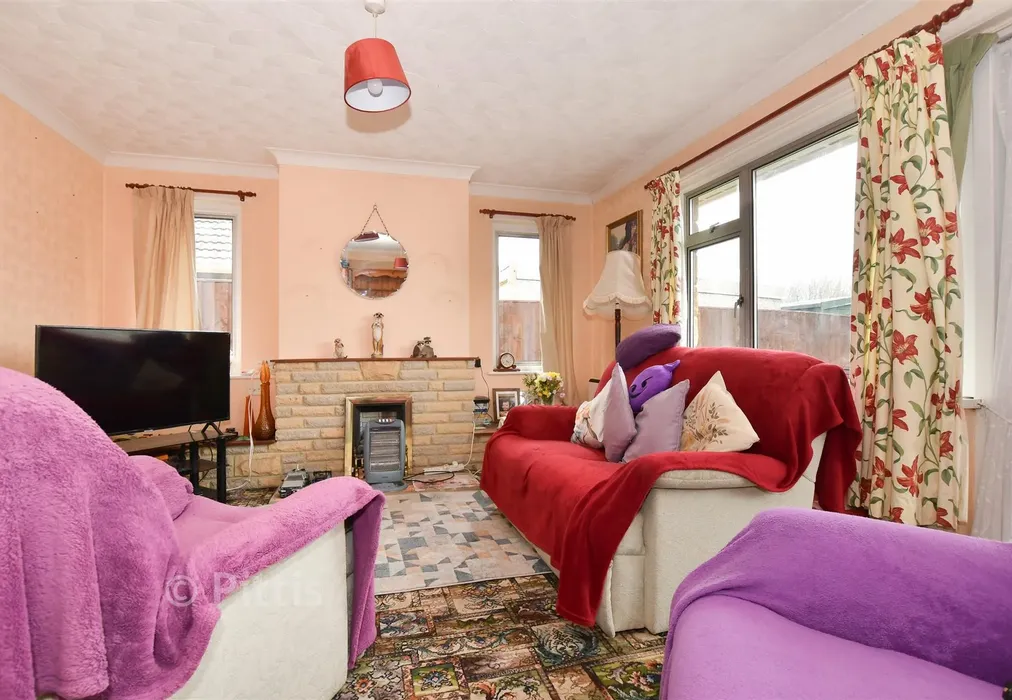 Lounge/Dining Room - Roseway, Lake, Isle of Wight - Wards of Kent