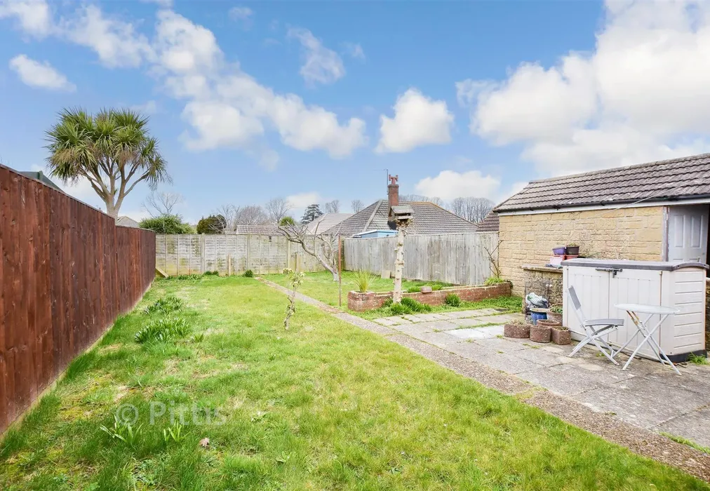 Rear Garden - Roseway, Lake, Isle of Wight - Wards of Kent