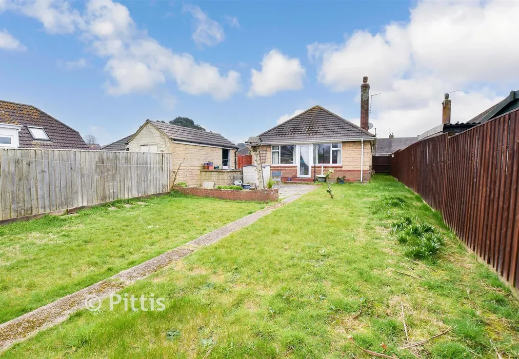 Rear Garden - Roseway, Lake, Isle of Wight - Wards of Kent