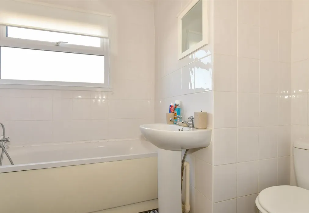 Bathroom - Albany Road, Rochester, Kent - Wards of Kent