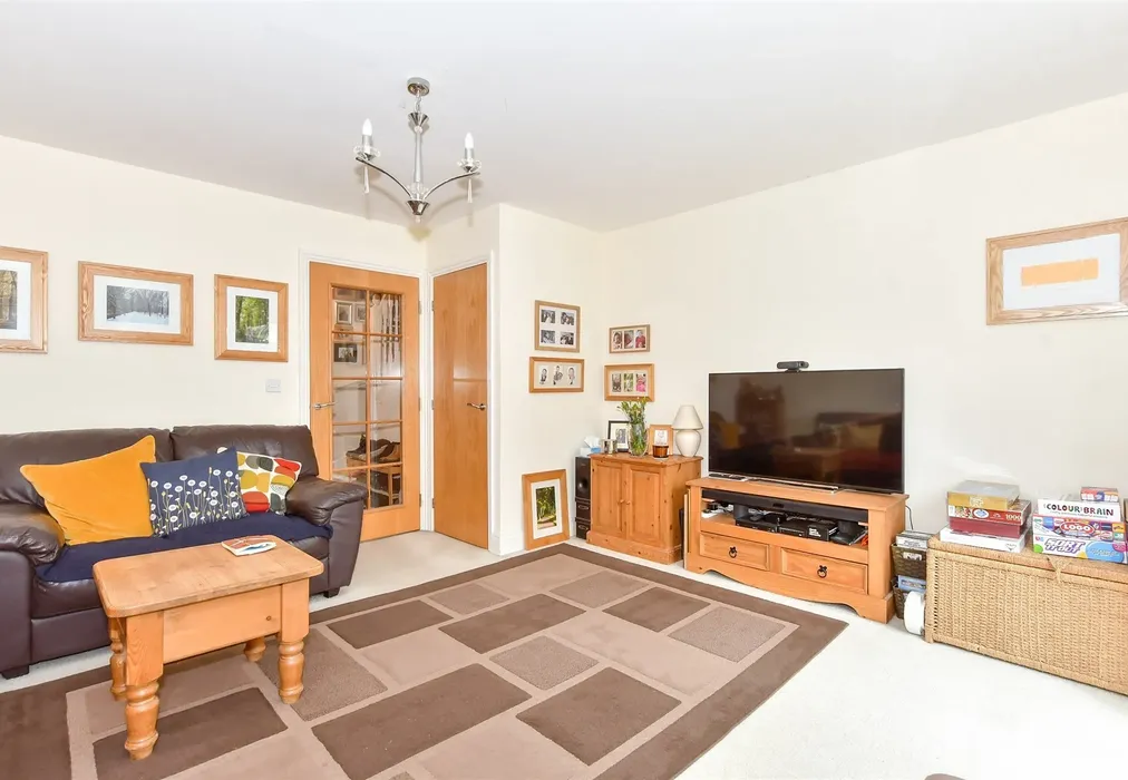 Lounge - School Close, Westergate, Chichester, West Sussex - Wards of Kent