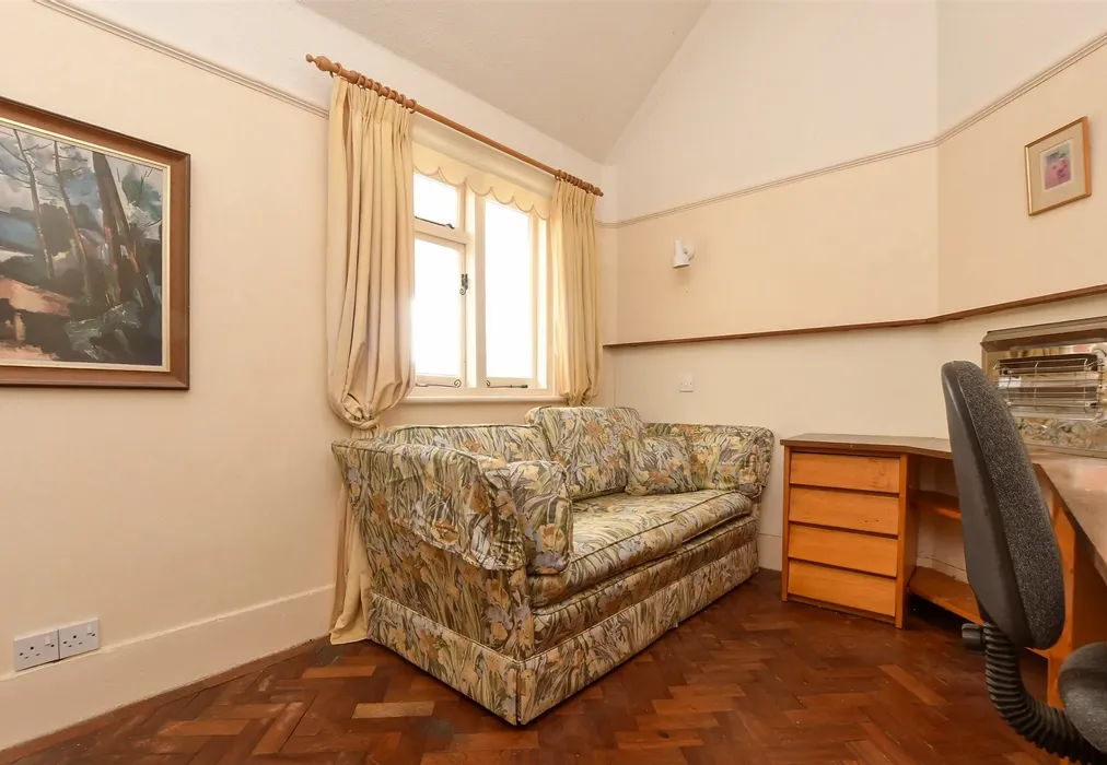 Study - Laglands Close, Reigate, Surrey - Wards of Kent