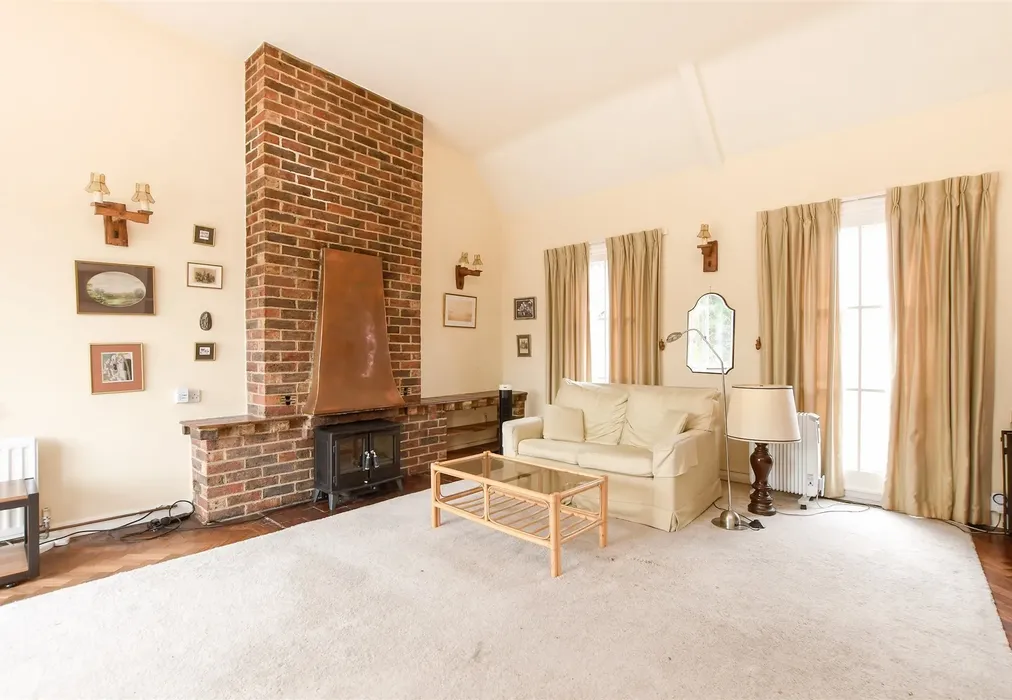 Lounge - Laglands Close, Reigate, Surrey - Wards of Kent