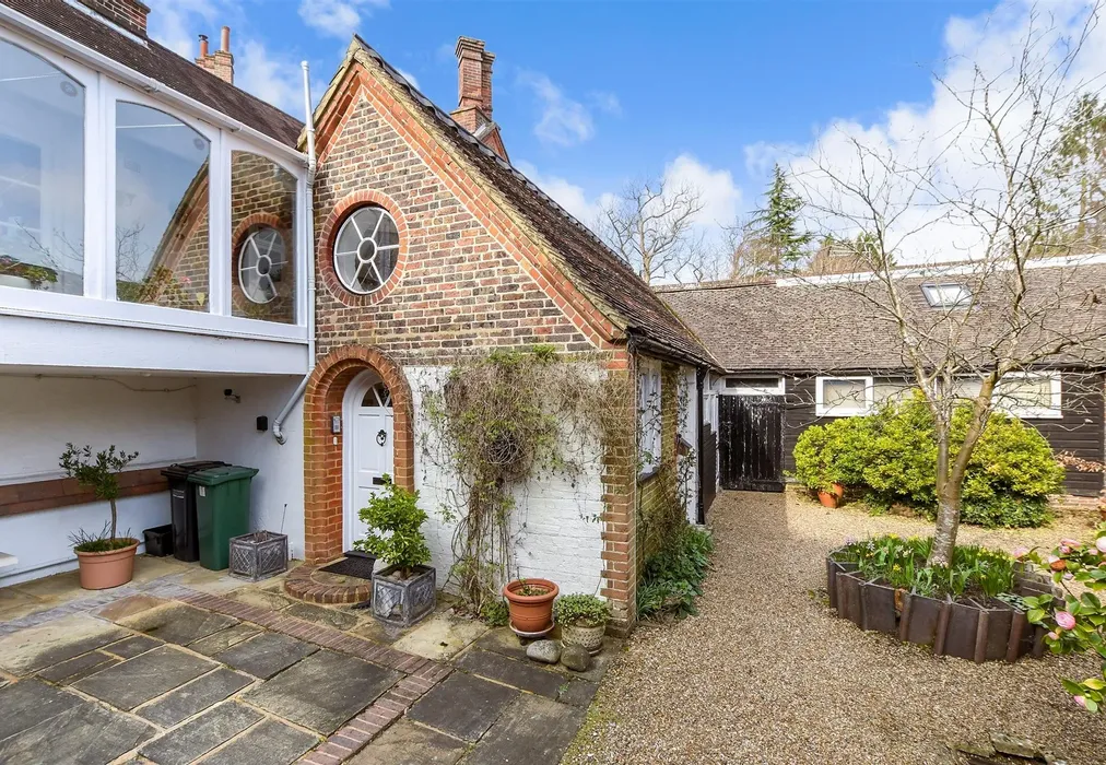 External Feature - Laglands Close, Reigate, Surrey - Wards of Kent