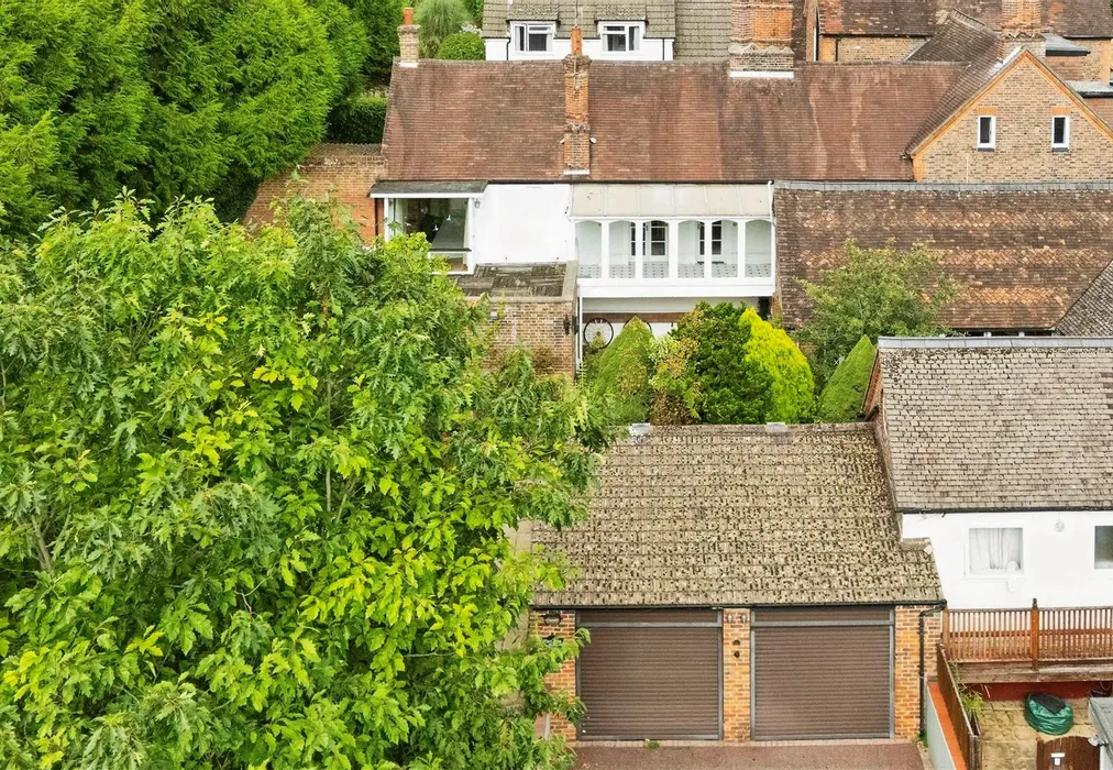 Lifestyle Feature Shot - Laglands Close, Reigate, Surrey - Wards of Kent
