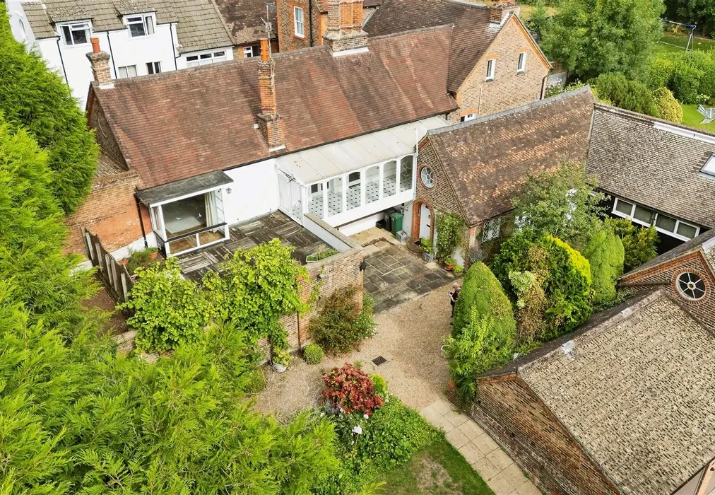 Lifestyle Feature Shot - Laglands Close, Reigate, Surrey - Wards of Kent