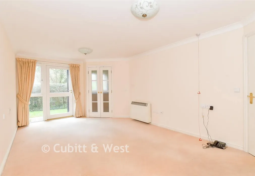 Lounge - Springwell, Havant, Hampshire - Wards of Kent