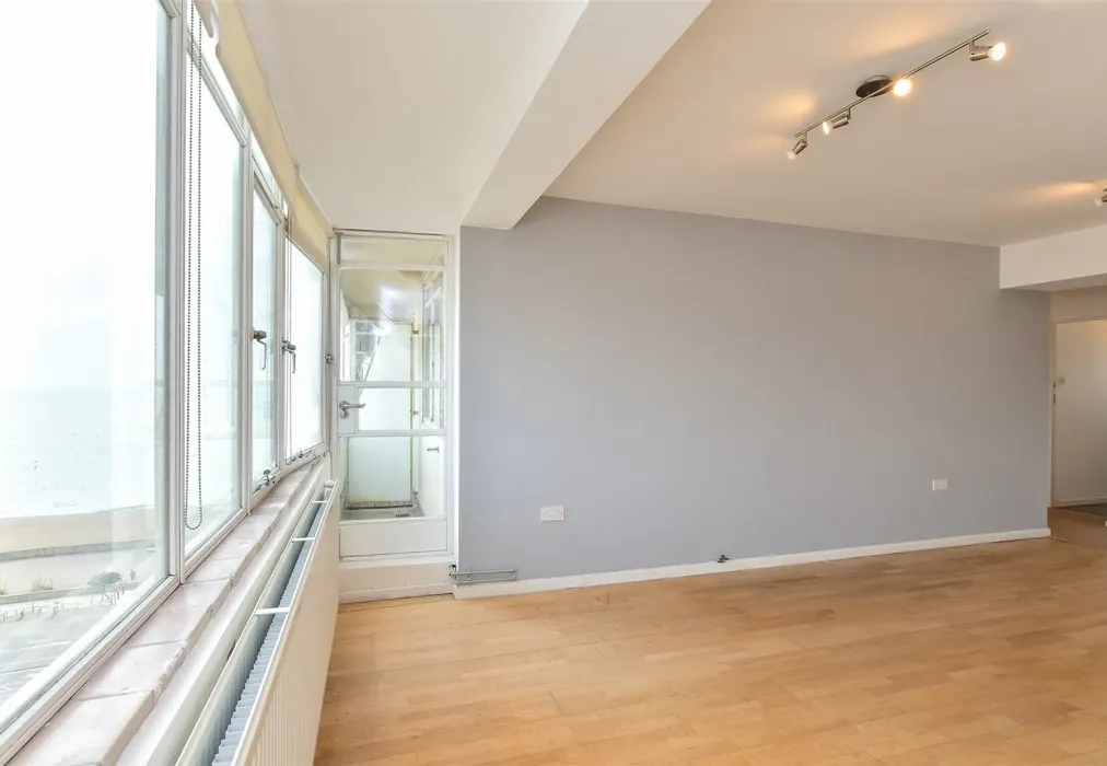 Lounge - Kings Road, Brighton, East Sussex - Wards of Kent