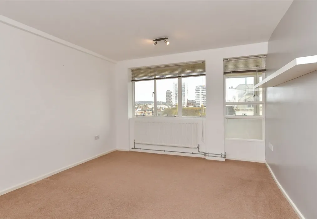 Bedroom 1 - Kings Road, Brighton, East Sussex - Wards of Kent
