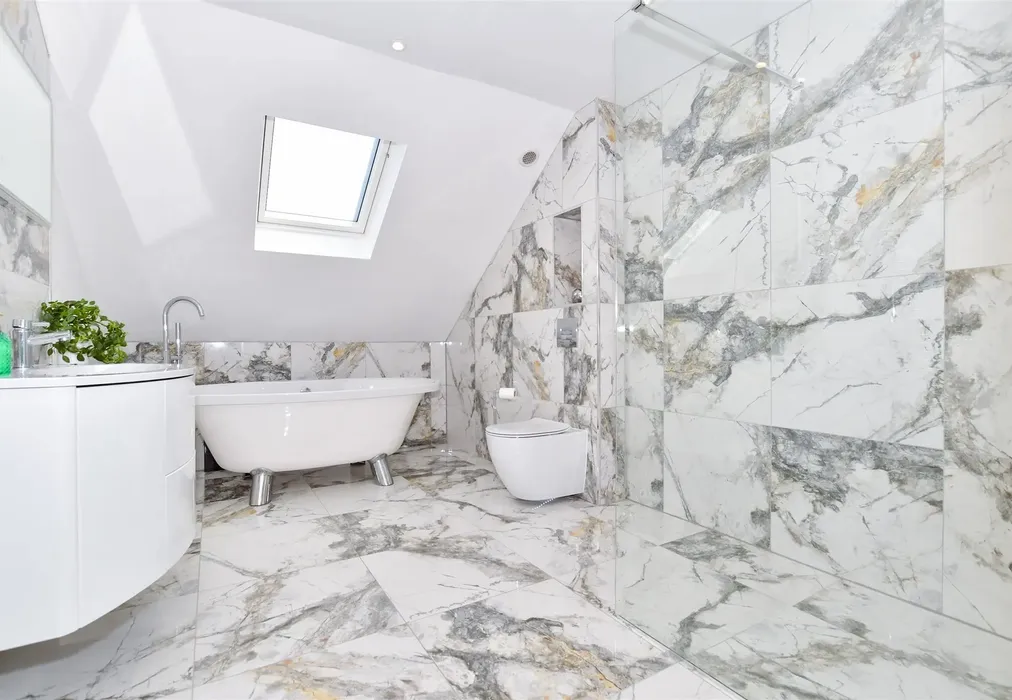 Bathroom - Lancet Lane, Maidstone, Kent - Wards of Kent