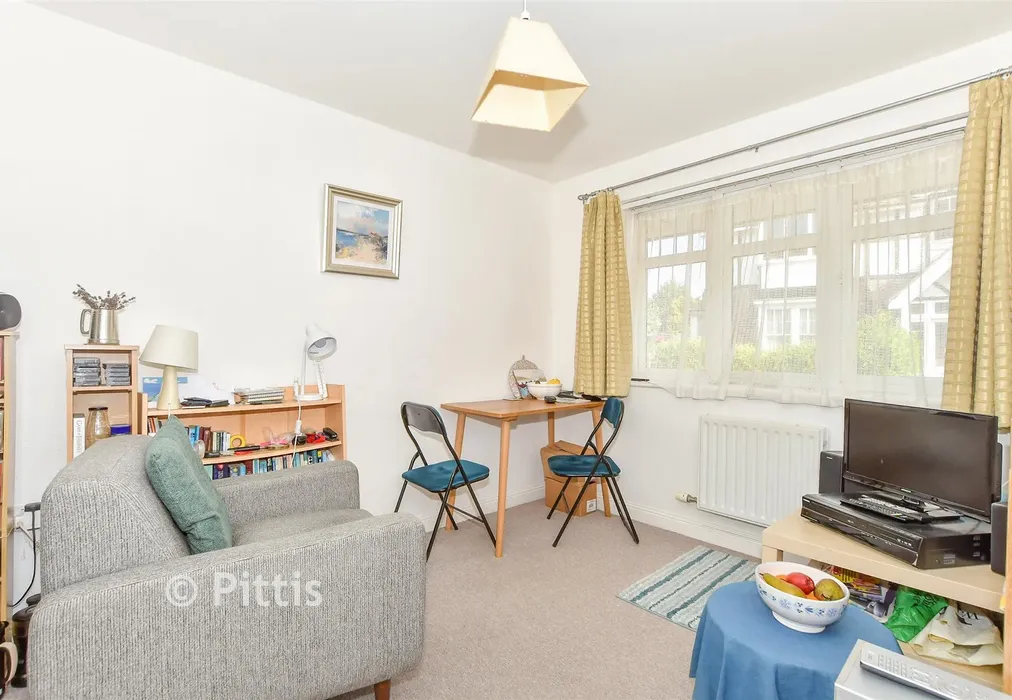Lounge - Granville Road, Totland Bay, Isle of Wight - Wards of Kent