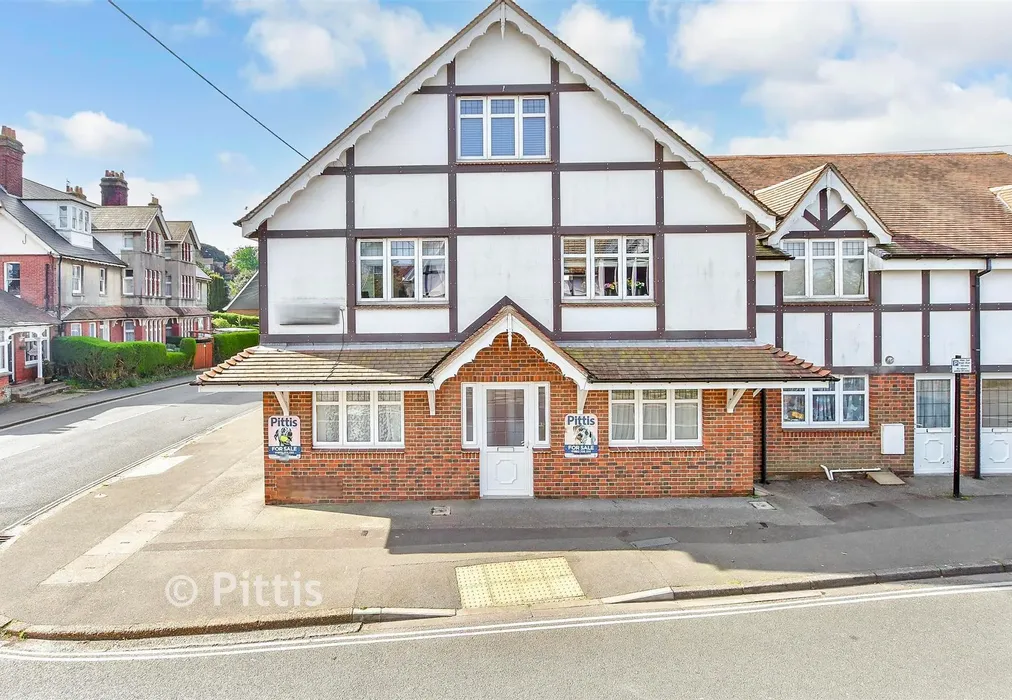 Front Web - Granville Road, Totland Bay, Isle of Wight - Wards of Kent