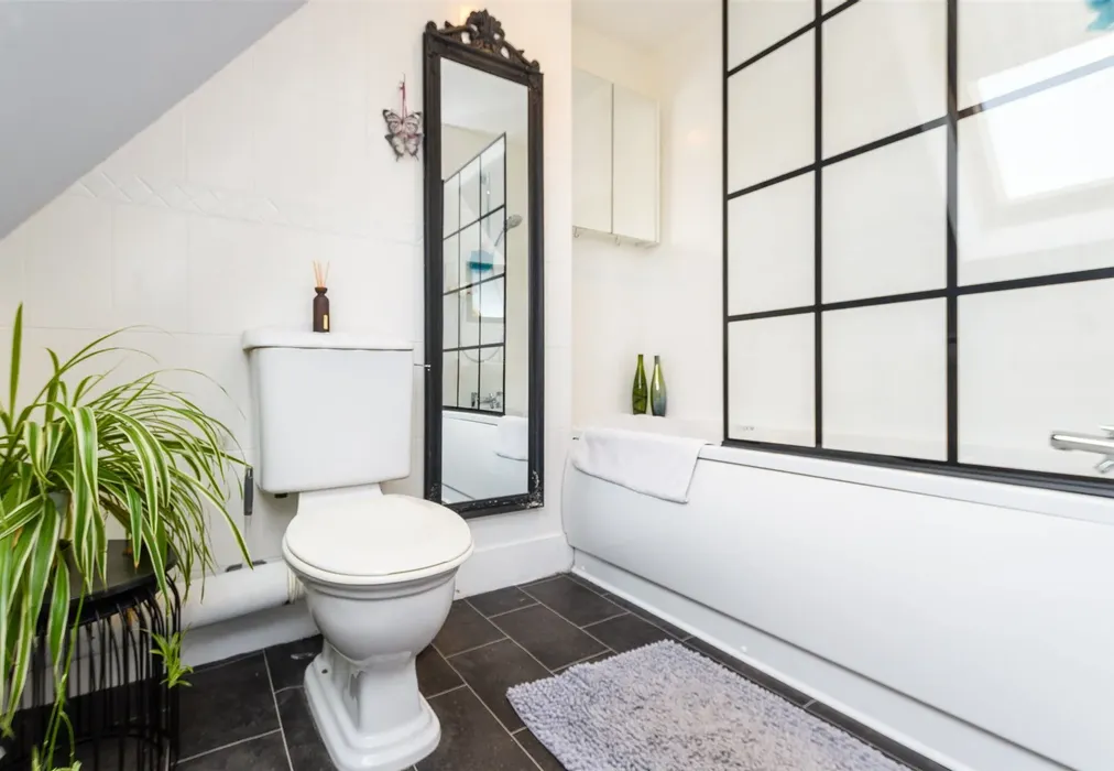 Bathroom - Valley Lane, Culverstone, Meopham, Kent - Wards of Kent