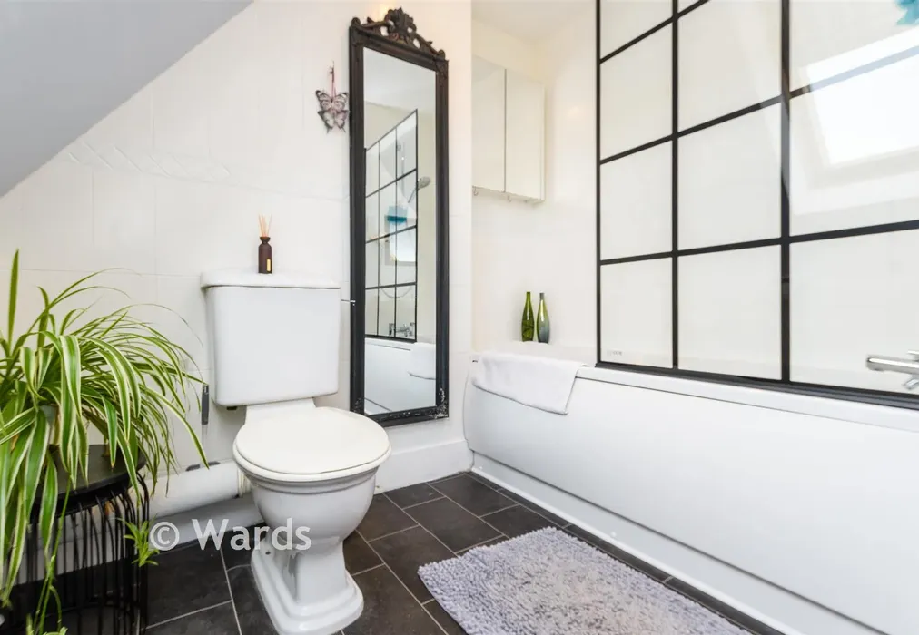 Bathroom - Valley Lane, Culverstone, Meopham, Kent - Wards of Kent