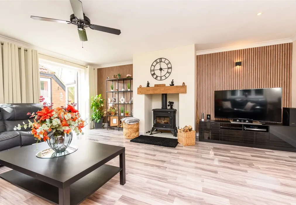 Lounge - Valley Lane, Culverstone, Meopham, Kent - Wards of Kent