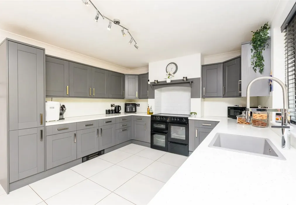 Kitchen - Valley Lane, Culverstone, Meopham, Kent - Wards of Kent