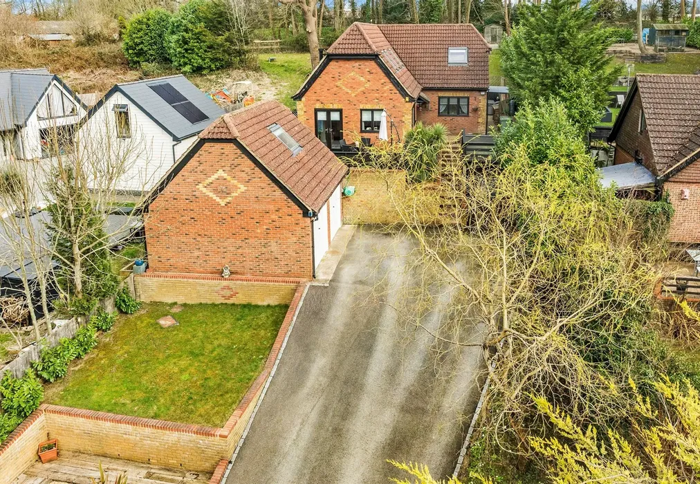 Front Web - Valley Lane, Culverstone, Meopham, Kent - Wards of Kent