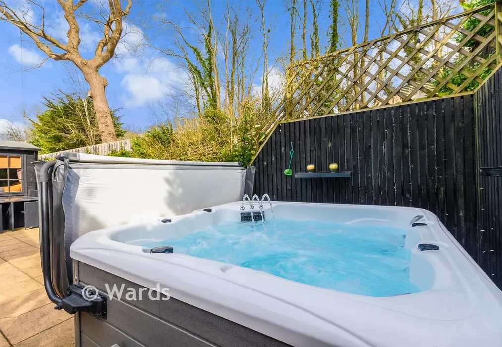 External Feature - Valley Lane, Culverstone, Meopham, Kent - Wards of Kent