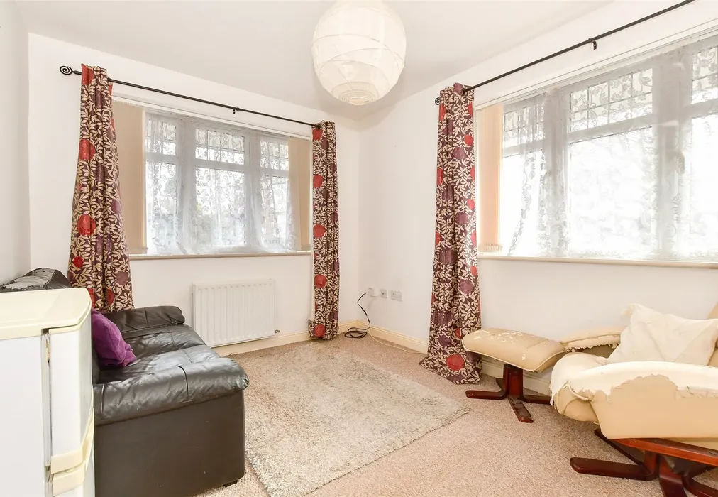 Lounge - Granville Road, Totland Bay, Isle of Wight - Wards of Kent