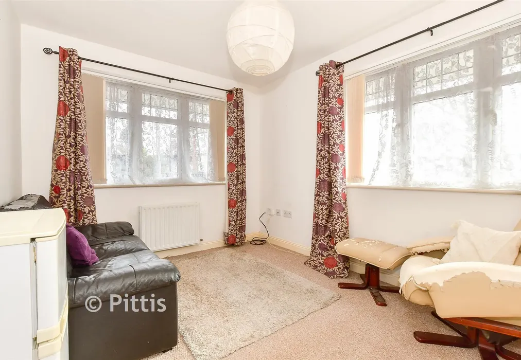 Lounge - Granville Road, Totland Bay, Isle of Wight - Wards of Kent
