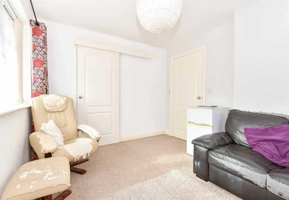 Lounge - Granville Road, Totland Bay, Isle of Wight - Wards of Kent