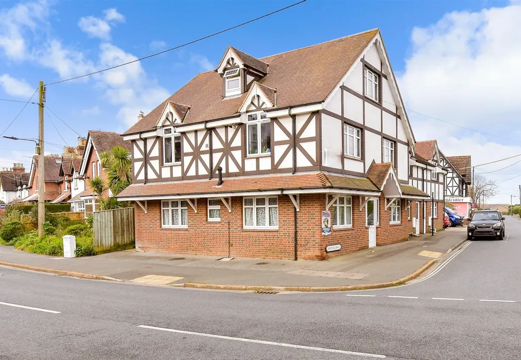 Front Web - Granville Road, Totland Bay, Isle of Wight - Wards of Kent