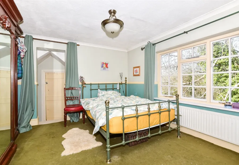 Bedroom 1 - West Street, Hunton, Maidstone, Kent - Wards of Kent