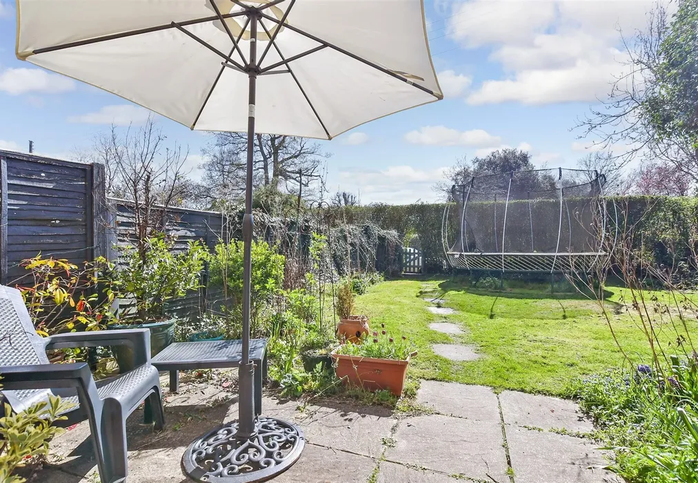 Front Garden - West Street, Hunton, Maidstone, Kent - Wards of Kent