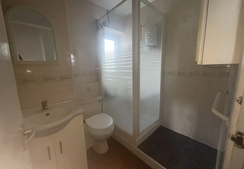 Bathroom - South Street, Gosport, Hampshire - Wards of Kent